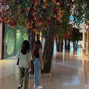 Meet your Posher, Leila